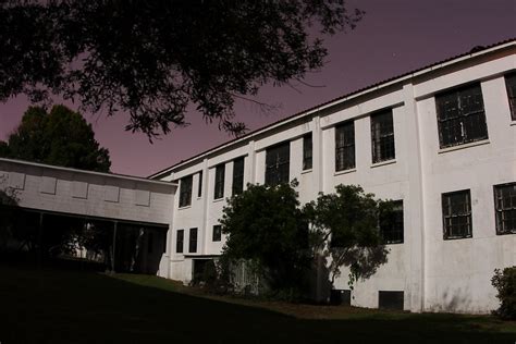 Abandoned Building At The Charleston Navy Yard Aka Charle Flickr