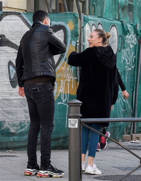 Ester expósito y alejandro speitzer han causado polémica en los últimos días, pues mucho se ha dicho sobre su posible ruptura amorosa tras dos años de relación y ahora se dio a conocer una de las posibles razones por las que la actriz española tomó la decisión de alejarse del actor de oscuro deseo. ESTER EXPOSITO and Alejandro Speitzer Out in Madrid 02/29 ...