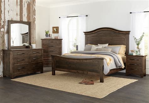 Wood's natural warmth and charm are a great aesthetic addition for any room in the home, including the bedroom. Farmhouse Signature Bedroom Set | Amish Farmhouse ...