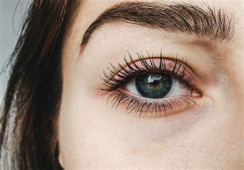 Ask A Beauty Editor How To Keep Lashes Curled