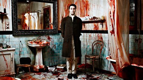 Following three vampires who have been roommates for hundreds and hundreds of years, in staten island. What We Do In The Shadows 映画予告編 : 映画 Movie