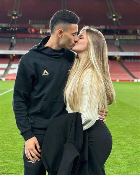 does gabriel martinelli have a girlfriend new arsenal wag spotted in contract signing pics