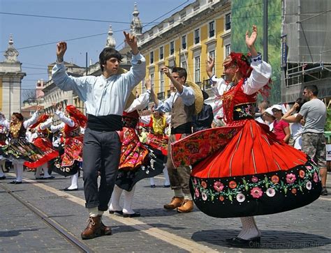 Desfile De Ranchos Folclóricos Roupas De Portugal Folclore
