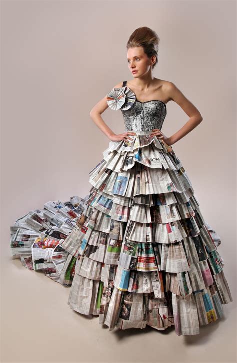 שני בלומנפלד ואריאל טולדנו Recycled Dress Newspaper Dress Art Dress