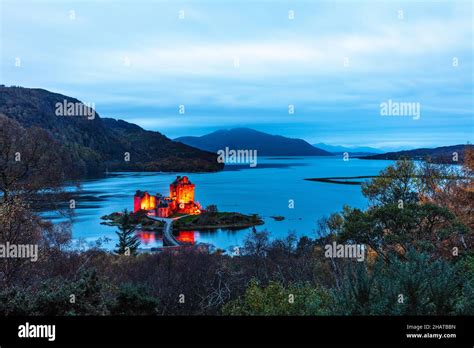 Eilean Donan Castle Bathed In Red Light For Poppy Day Stock Photo Alamy