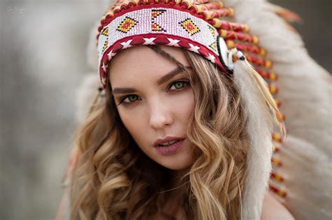 Women Model Blonde Long Hair Looking At Viewer Headdress Native American Clothing Feathers Face