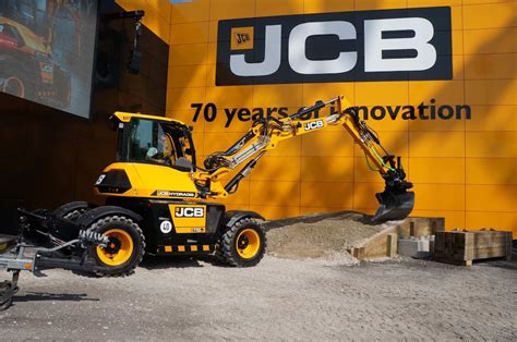 Jcb Unveils The Hydradig A Unique Wheeled Excavator Launches 4