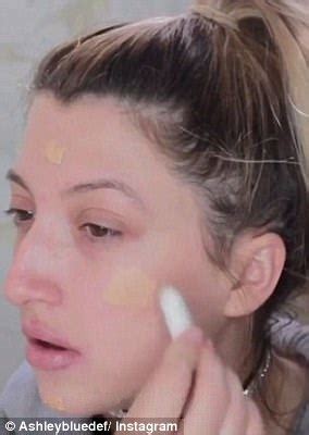 Florida Teen Uses Boyfriend S Balls To Blend Her Make Up Daily Mail
