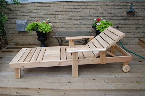 Pour fabriquer l'assise, choisissez deux palettes que vous poserez sur le sol côte à côte. Cedar Chaise Lounge - by Adam @ LumberJocks.com ~ woodworking community