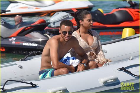 Stephen Curry Goes Shirtless For Beach Vacation With Ayesha Photo