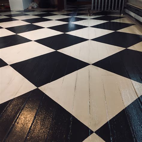 The Painted Floor Checkerboard On Hardwood In 2020 Painted Hardwood