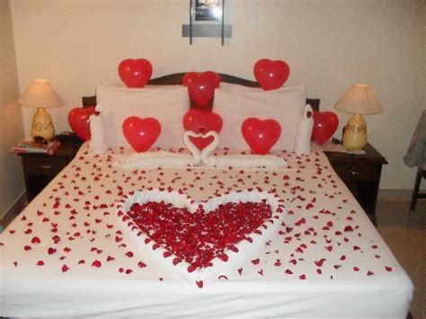 Ideally, romantic bedroom lightning should have several modes so you can change them if you are searching for romantic bedroom ideas for any romantic occassion and want to stay within your stylish and inspiring bedroom wall decor ideas. Ideas to improve your love relationship this Valentines ...