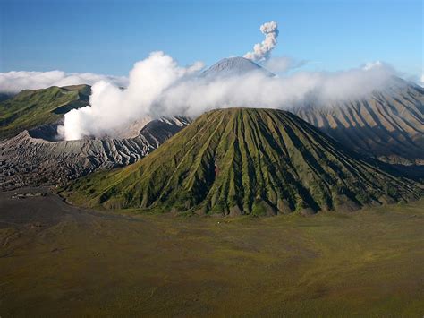 Indonesia Mount Bromo Volcano Erupts — Earth Changes —