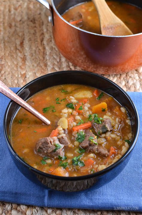 Find out how to make this on a stovetop or slow cooker! Syn Free Beef Vegetable Barley Soup | Slimming Eats - Slimming World Recipes
