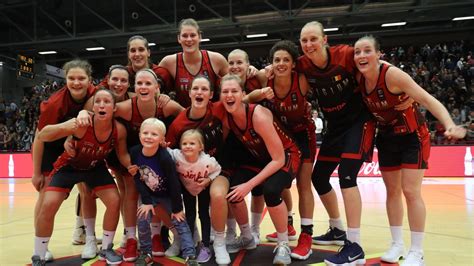 The belgian cats are playing 3 friendly games in november 2015 to prepare for their first qualification game for eurobasket. Les Belgian Cats assument leur nouveau statut de 'Grand d ...