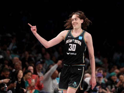 Uconn Great Breanna Stewart Makes History In Ny Liberty Home Debut