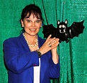 Yvonne Craig, atriz que interpretou Batgirl em série clássica, morre as ...