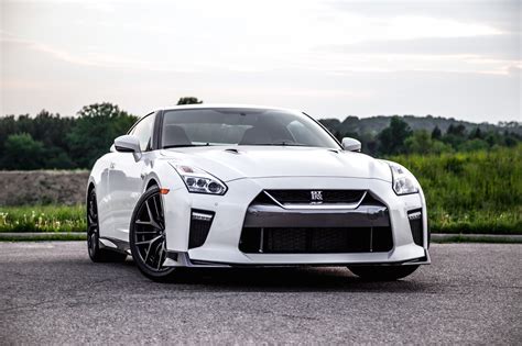 Who are the drivers of the bmw gtr? Review: 2018 Nissan GT-R Premium | CAR