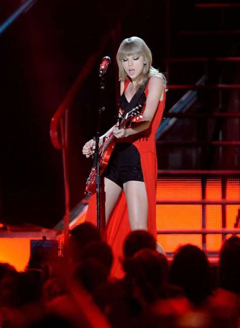 Taylor Swift CMT Music Awards GotCeleb