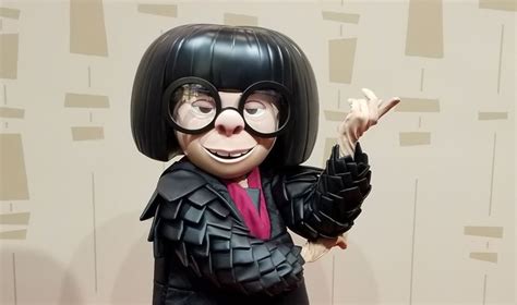 “no Capes Edna Mode Makes Fabulous Debut At Disneys Hollywood