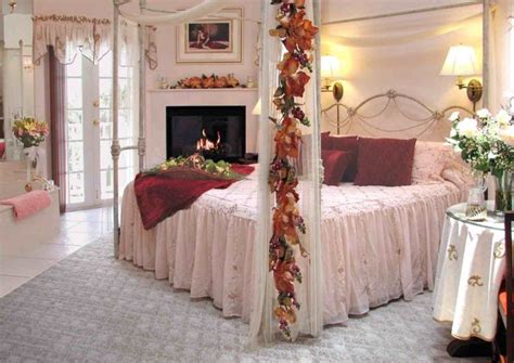 Soft color, soft fabric, soft lines. 20 Most Romantic Bedroom Decoration Ideas