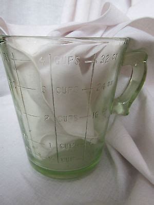 VINTAGE LARGE GREEN DEPRESSION GLASS 4 C MEASURING CUP WITH SPOUT