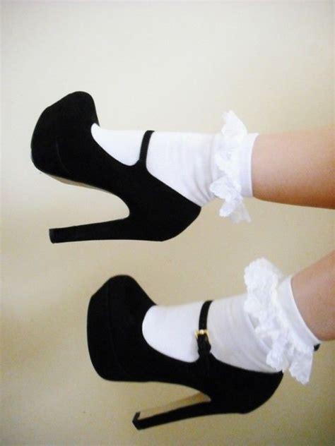 Elegant Lace Ankle Socks For Women