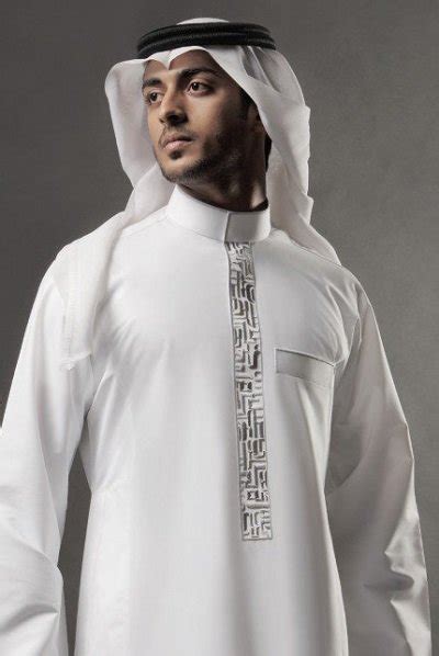 ثوب رجالي سعودي مطرز