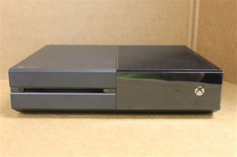 Microsoft 1540 Xbox One Game System Holiday Bundle 1tb Black Very Good