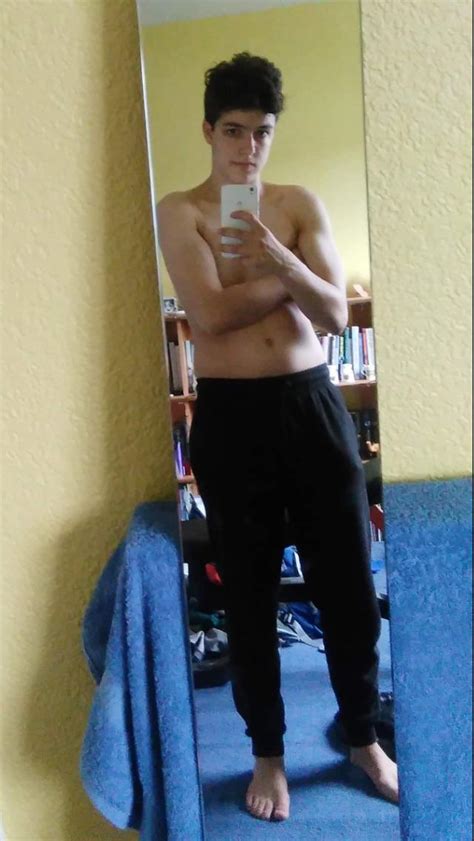Feeling Pretty Good Atm And Getting Better At Strategic Shirtless Selfies D R Ftm Selfies