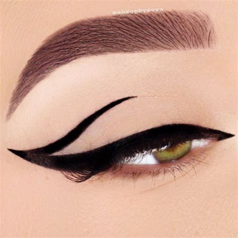 24 Eyeliner Styles For The Adventurous Makeup Experimenters