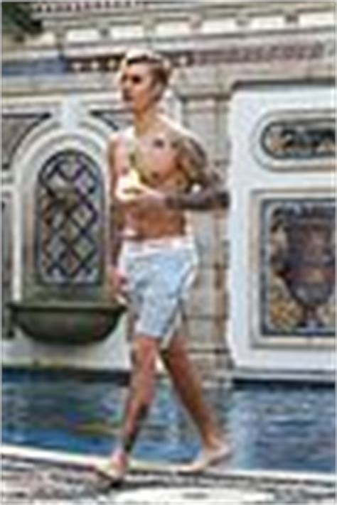 Justin Bieber Goes Shirtless For A Swim At The Versace Mansion Photo Justin Bieber