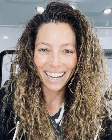 Jessica Biel Shocks With Bold Hair Transformation And Fans Are Divided Hello