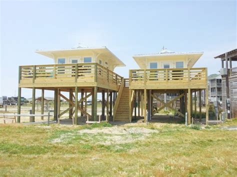 Built on stilts atop a mountain. Beachfront Tiny Houses on Stilts - Tiny House Pins