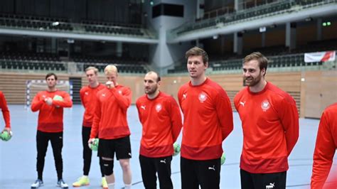 Auch leon goretzka, der vielleicht der schnelle und schießwütige gosens, der in deutschland übersehen worden war und in italien den. Handball-WM 2021 in Ägypten: Deutsche Nobodys heiß auf WM