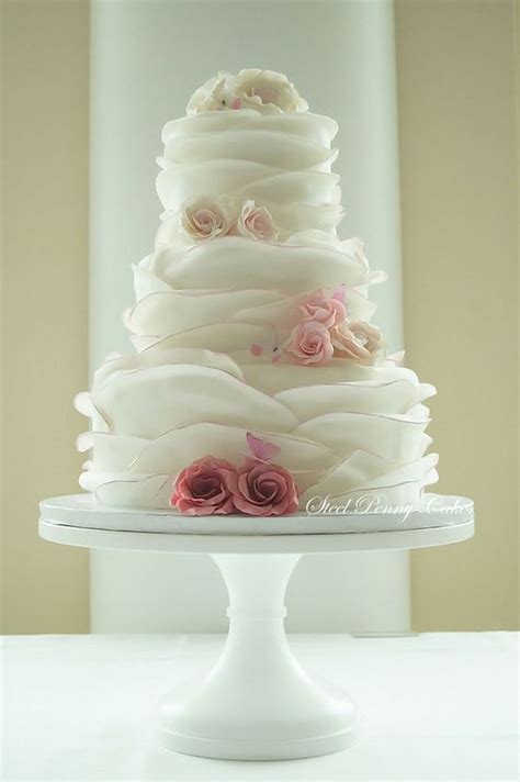 Torta Nuziale A Piani Wedding Cake Colorato Di Pink
