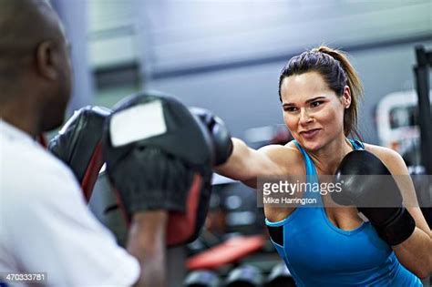 Male Vs Female Boxing Fotografías E Imágenes De Stock Getty Images