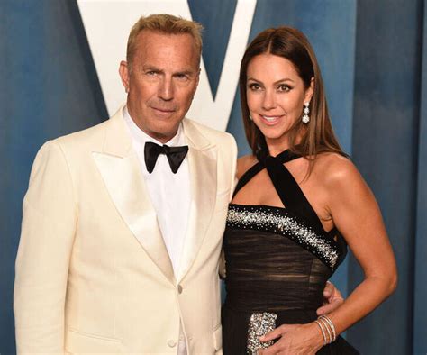 Dlisted Kevin Costner’s Wife Christine Baumgartner Has Filed For Divorce After 18 Years Of