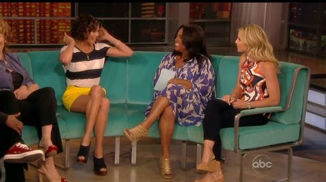 Teri Hatcher Super Sexy Legs On The View Sexy Leg Cross