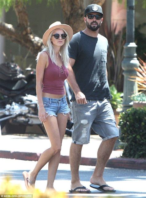 Kaitlynn Carter And Fiancé Brody Jenner Go For Romantic Walk In Malibu Kaitlynn Carter Brody