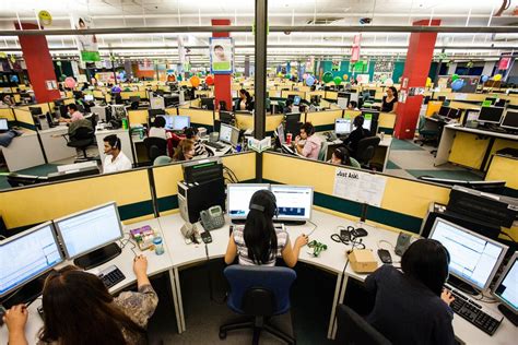 The Worlds Top Call Center Nation Has A People Problem Bloomberg