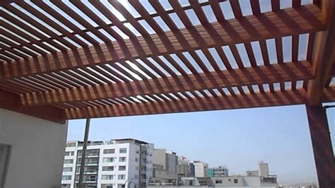 En las terrazas se puede hacer como techumbre un cobertizo o pérgola, una estructura de madera, que junto con otorgar protección, haga que este espacio sea. CONSTRUCCION DE TECHO DE MADERA SOL Y SOMBRA - YouTube