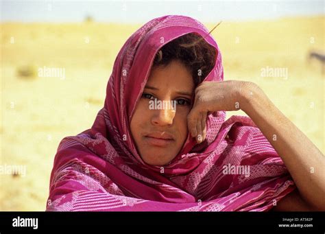 Tuareg Nomad Girl Hi Res Stock Photography And Images Alamy