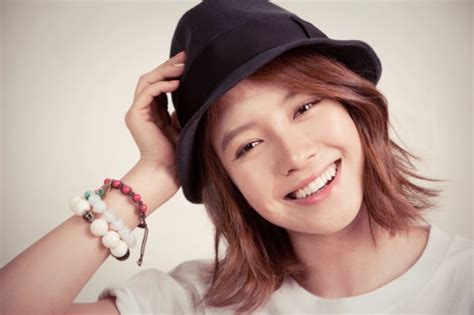 Song ji hyo (born cheon seong im) is a south korean tv and film actress. Korean Artist Profile : Song Ji Hyo Profile