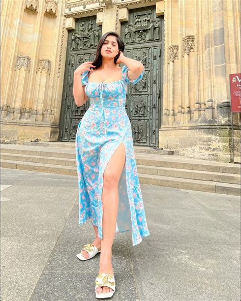 Pratika Sood The Renowned Anchor Entertainer Model Influencer Shares Her New Dazzling Photos
