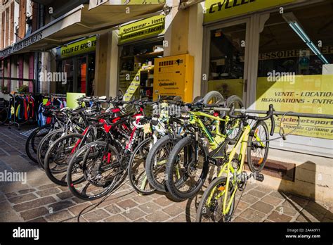 Alpe Dhuez Bike Hire Hi Res Stock Photography And Images Alamy