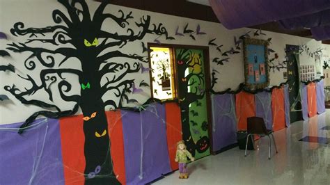 Decorating School Hallway With Halloween Theme School Halloween