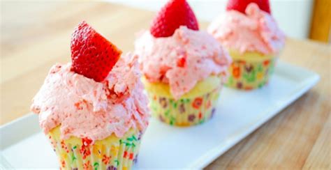 Need a quick snack freshly bake? Fresh Strawberry Buttercream Cupcake- Real Strawberries!