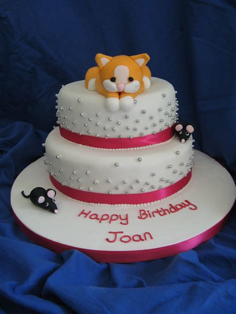 Here is a display cake i made at work. Kitten cat cake | Samantha Tadman | Flickr