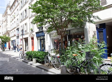 Shops On Rue Des Rosiers In Paris France Stock Photo Alamy